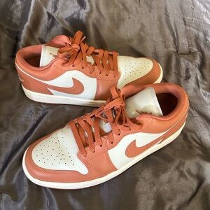 Nike Womens Low-Top Sneakers - Cream & Rust